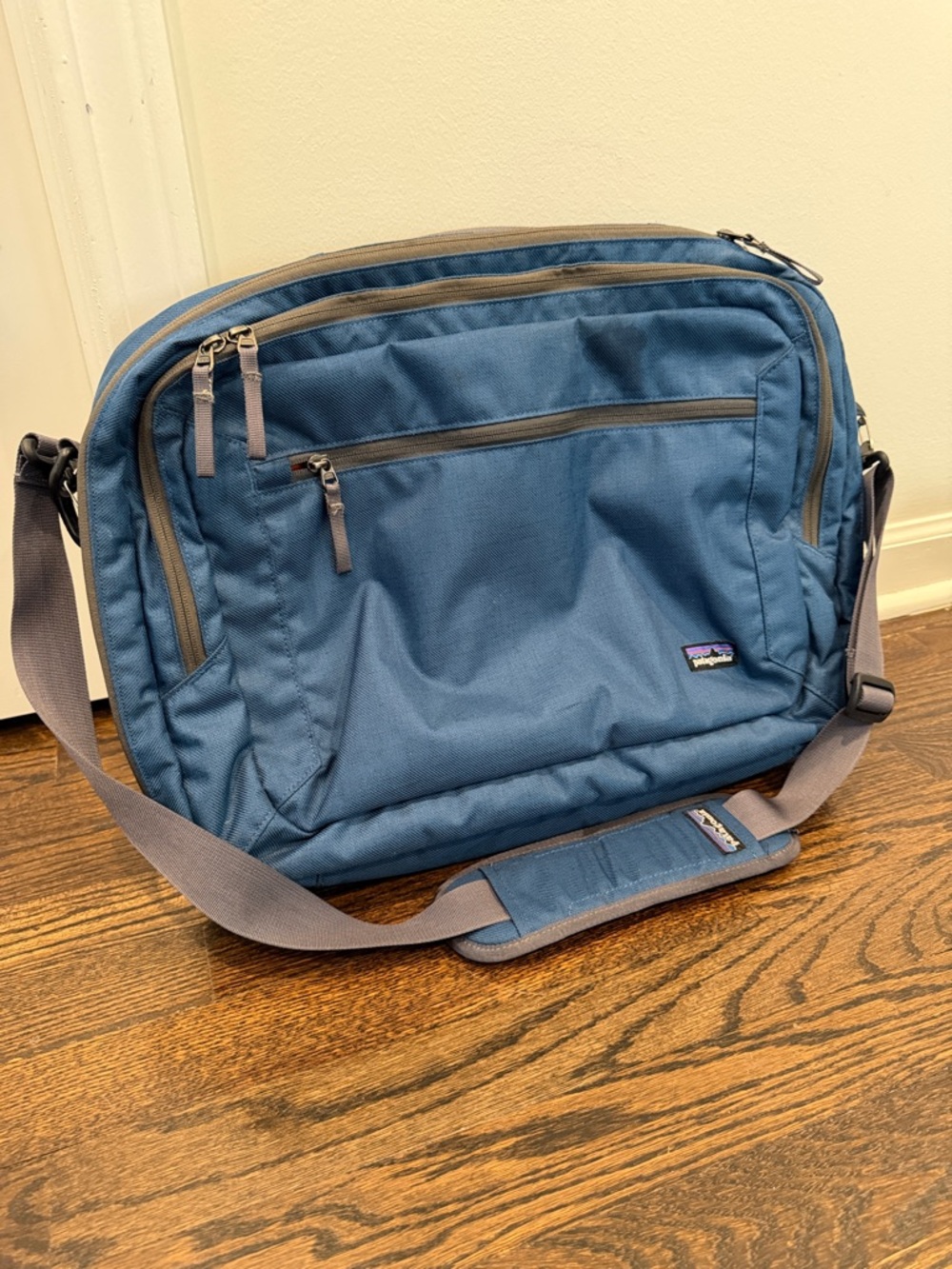 Patagonia Transport Shoulder Bag 26L messenger laptop travel bag - Picture 3 of 11